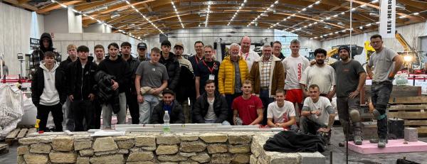 Gruppenbild AustrianSkills 2025 mit Lehrlingen aus der Berufsschule in Graz